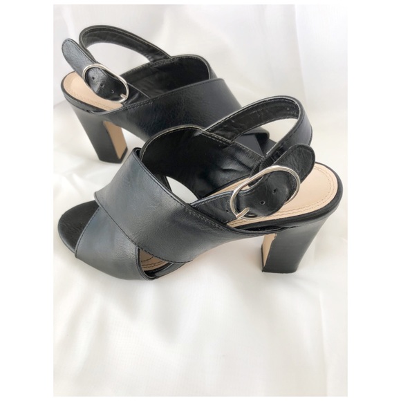 Kelly And Katie ♥️ Astalia Sandals - Picture 1 of 10